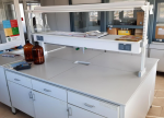 Centrinis laboratorinis stalas (su kriauklyte)
